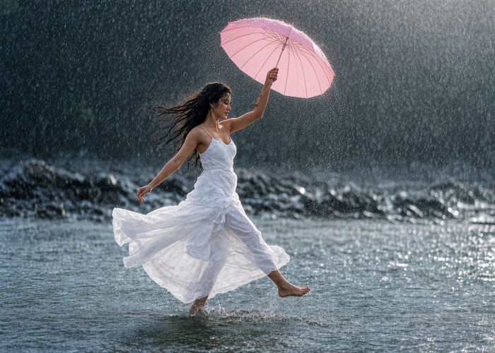 لباس سفید در آب کم&zwnj;عمق